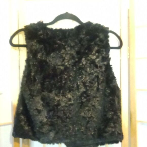 Trina Turk Lg Cropped Furry Vest - Picture 6 of 16